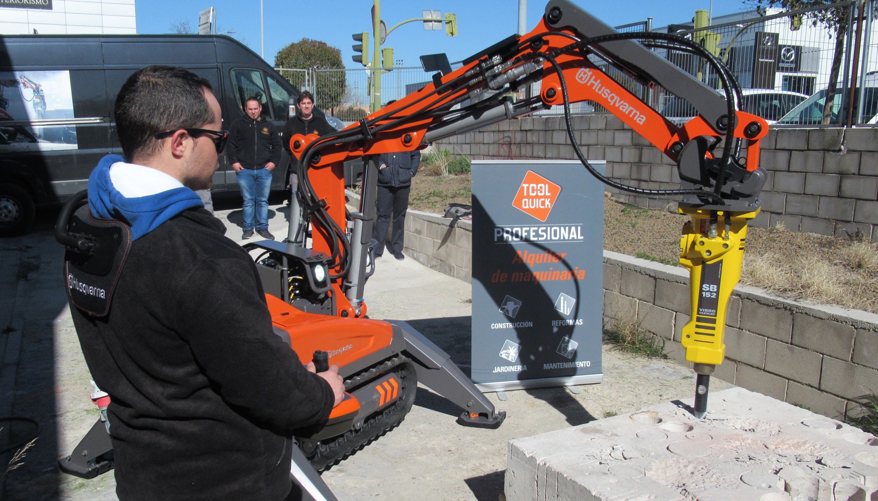 Pruebas con el robot de demolicin DXR 140 de Husqvarna adquirido por ToolQuick