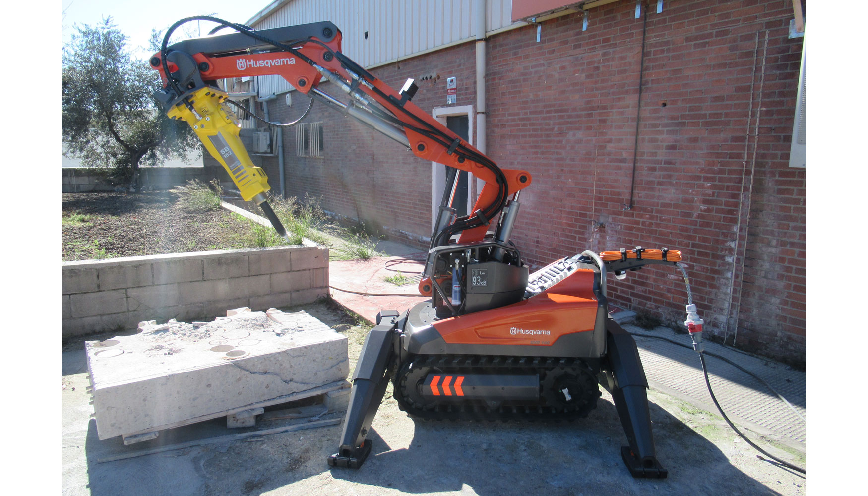 El DXR 140 es el robot de demolicin ms pequeo de la gama Husqvarna