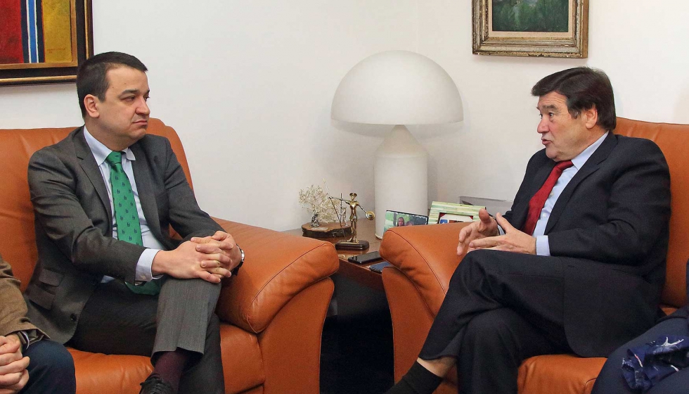 El consejero de Agricultura, Medio Ambiente y Desarrollo Rural, Francisco Martnez Arroyo, durante la reunin