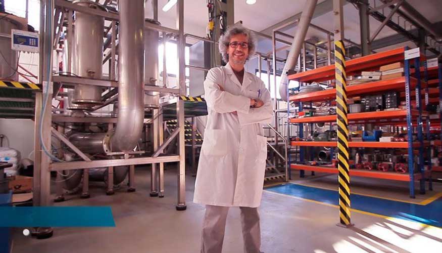 Daniel Perea, responsable de la calibracin de caudalmetros de Tecfluid, en las instalaciones de la compaa en Sant Just Desvern, Barcelona...