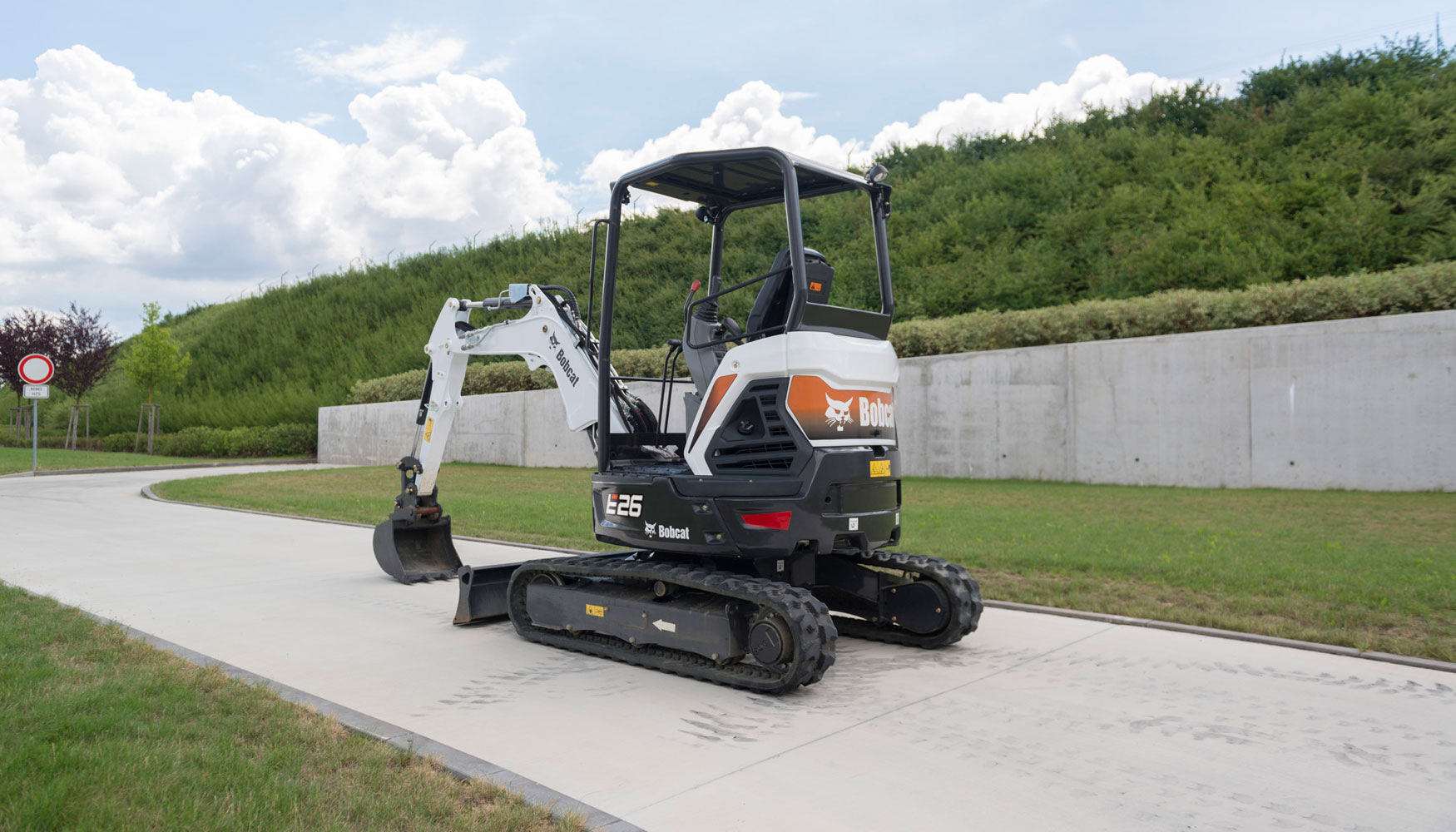 La nueva excavadora Bobcat E26 est optimizada para las necesidades especficas del sector del alquiler