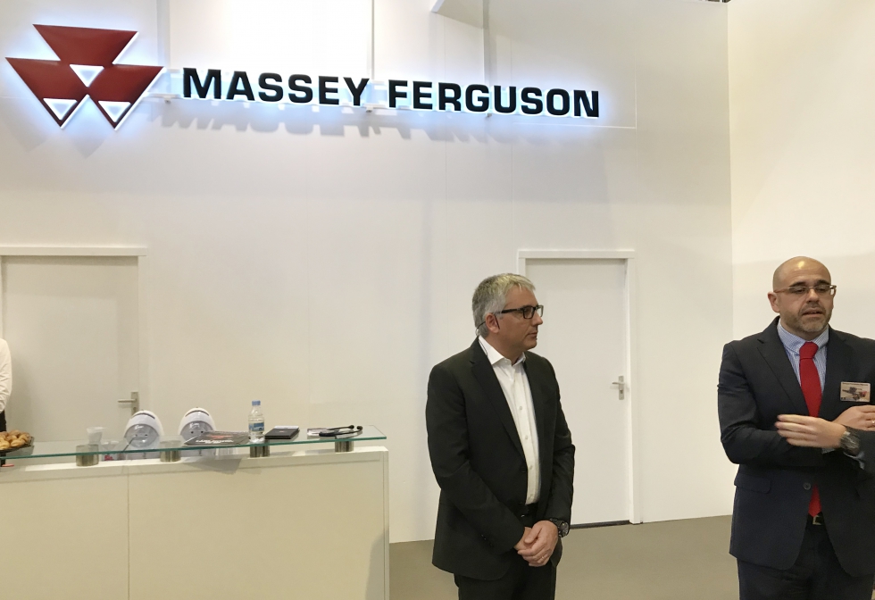 Francesco Quaranta, vicepresidente de Ventas, Marketing y Producto, y Enrique Fernndez-Marcote, brand manager de Massey Ferguson en Espaa...