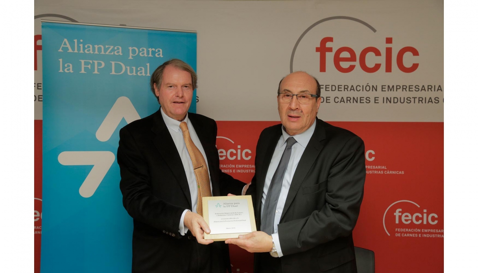 Joan Costa, presidente de Fecic, junto a Francisco Belil, vicepresidente de la Fundacin Bertelsmann...