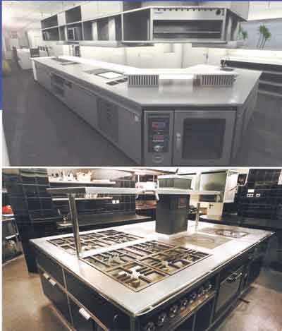 Cocina del Restaurante Gastro de Sergi Arola (arriba) y cocina del Restaurante Evo de Santi Santamar�a