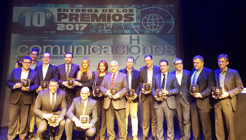 Foto de familia de los premiados en la X edicin de los Premios ComunicacionesHoy, publicacin editada por Interempresas Media...