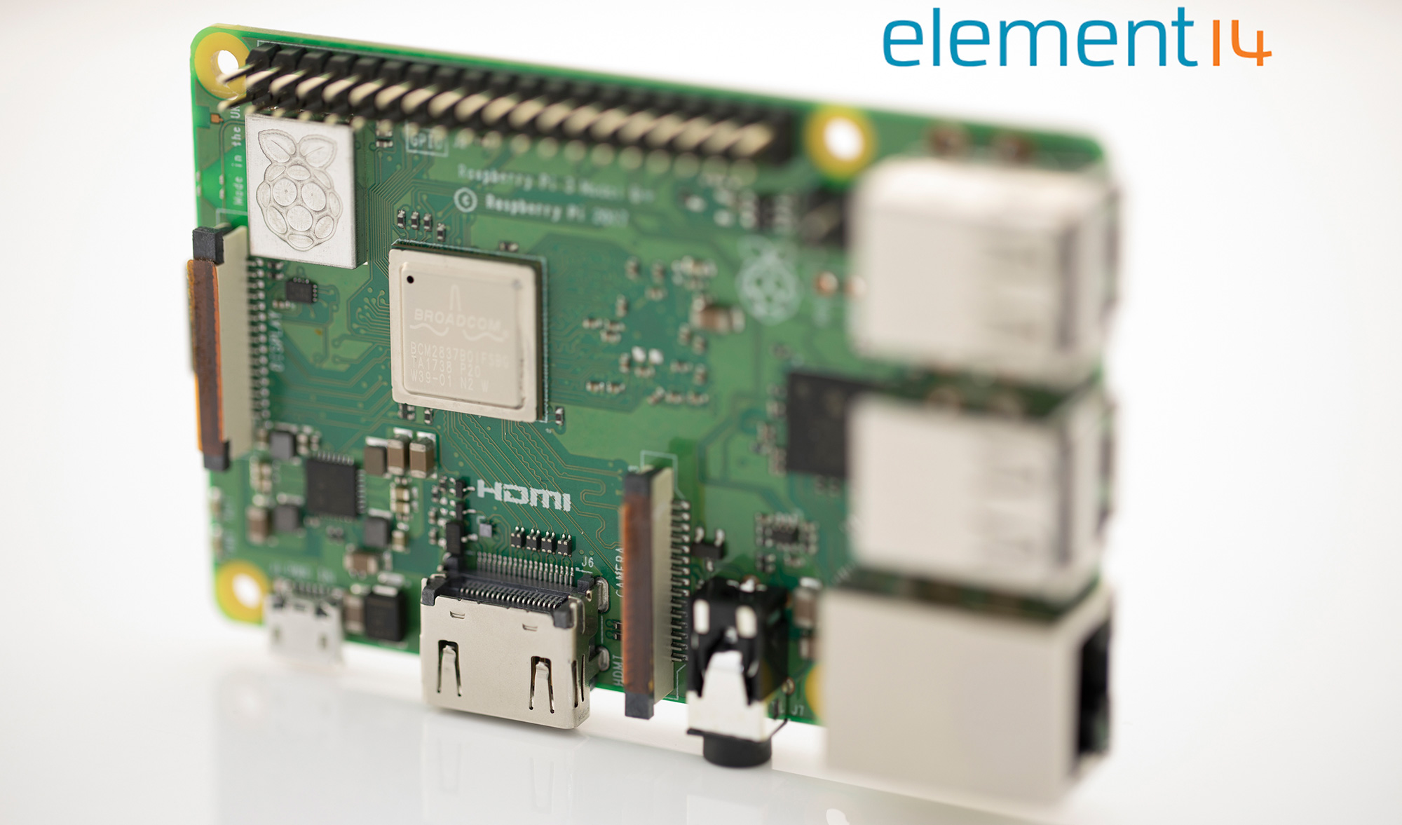 La Raspberry Pi B Modelo B+ est construida sobre la base de un nuevo procesador de aplicaciones Broadcom BCM2837 de ncleo cudruple y 64 bits que...