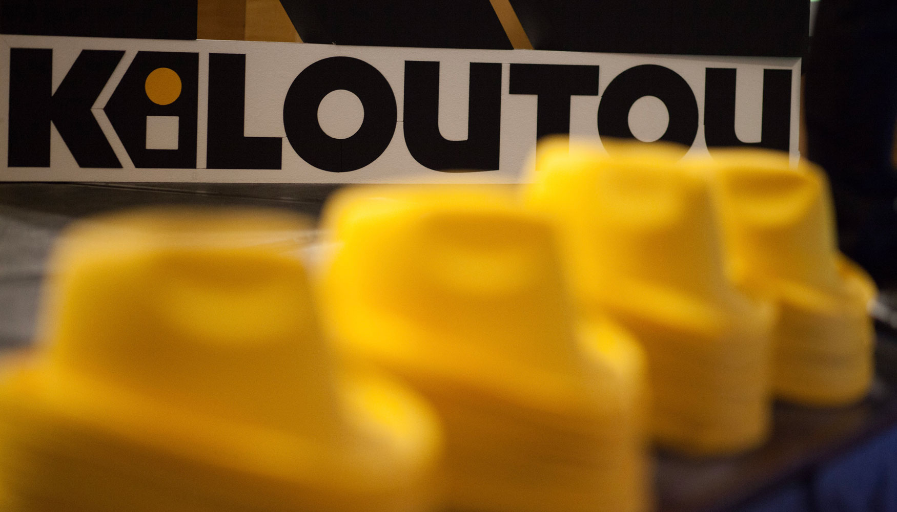 El color amarillo corporativo impregn a los asistentes en un nimo de integracin a la filosofa y a los valores Kiloutou...
