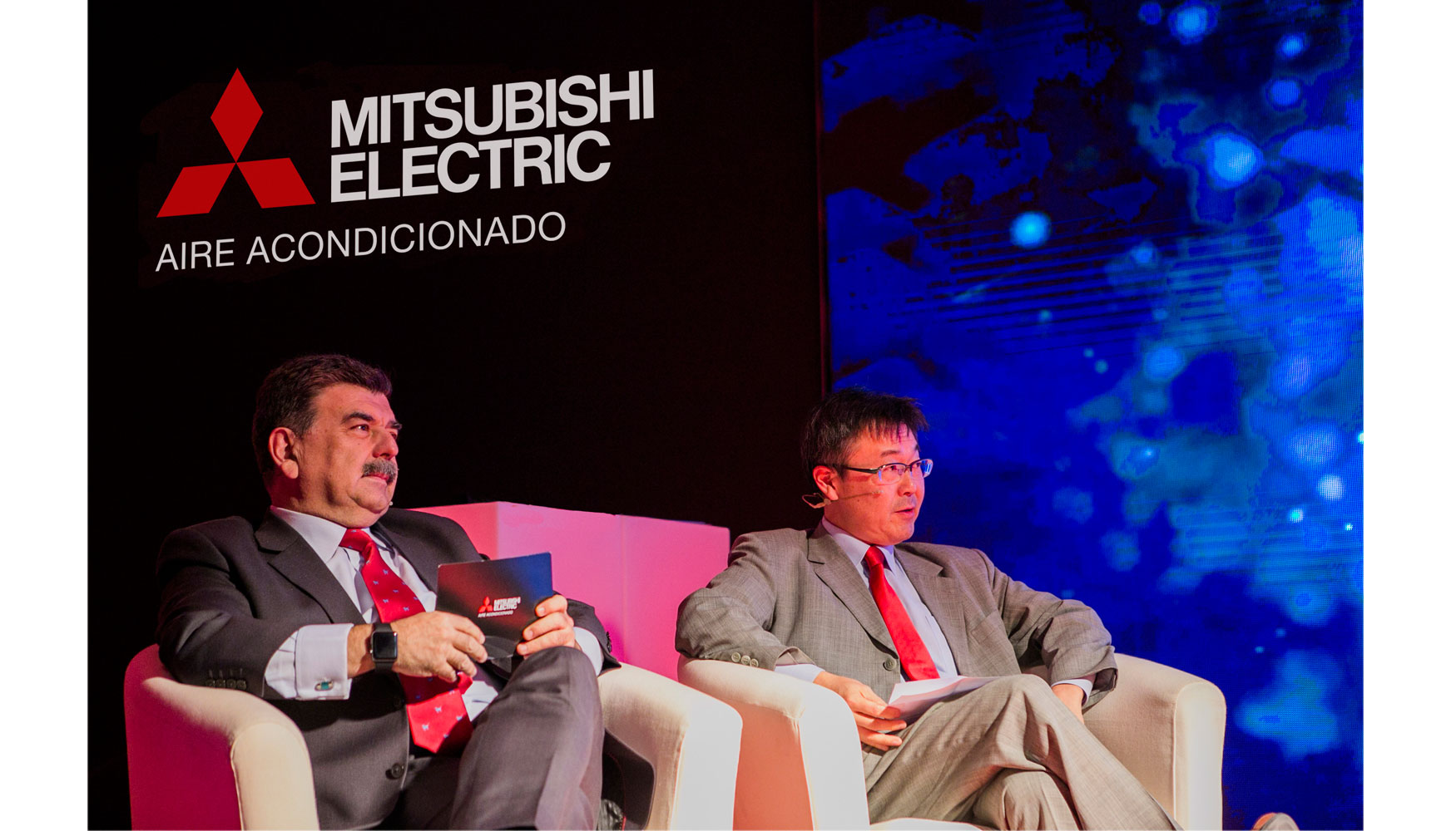 El director general de la Divisin de Aire Acondicionado, Pedro Ruiz, y el presidente de Mitsubishi Electric Europe Sucursal Espaa...