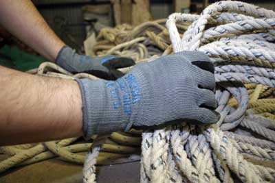 Los guantes no deben ser compartidos con otros trabajadores o dejados en cualquier sitio de la obra