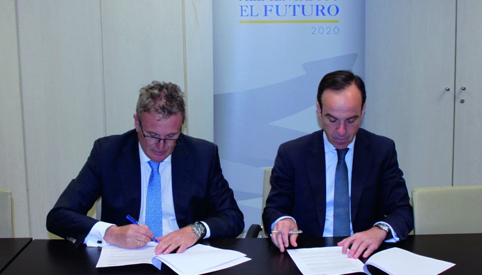 El director general de FIAB, Mauricio Garca de Quevedo, firma el acuerdo con el presidente de Asecam, Ricardo Oteros Snchez-Pozuelo...