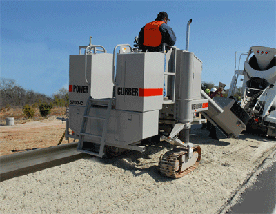 La extendedora Power Curber ofrece la capacidad para trabajar indistintamente a ambos costados de la m�quina cuando as� se requiera...