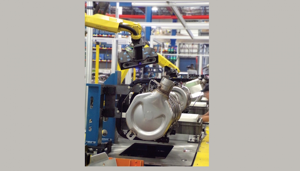 Un Cobalt instalado en un robot realiza una inspeccin 100% automatizada en un ensamblaje de emisiones