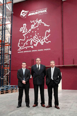 De izquierda a derecha, Sergi Moldes, Vicepresidente del Grupo Moldtrans, Manel Torres, Director General de Moldstock y Llus Bou...