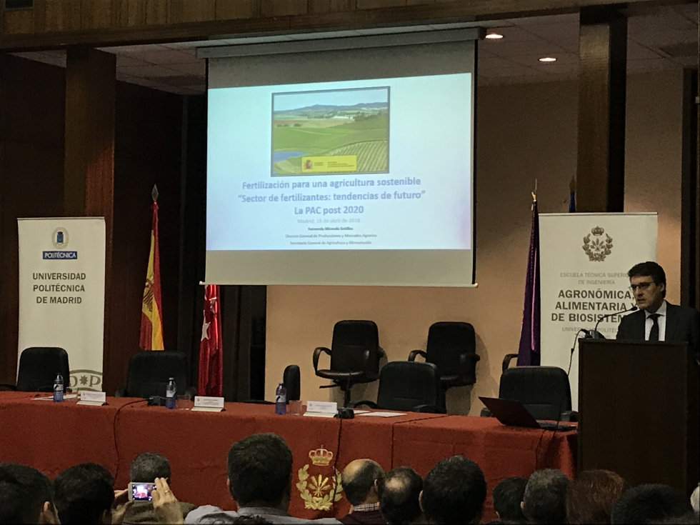 Fernando Miranda, director general de Producciones y Mercados Agrarios del Mapama, durante su conferencia sobre La reforma de la PAC...