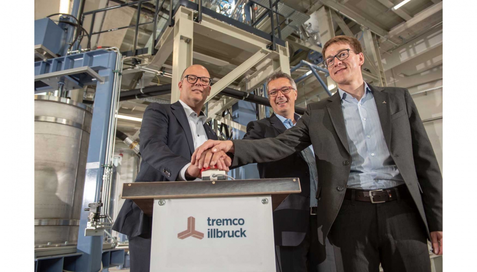 Bernd Schmann, Reiner Eisenhut y Dr. Sebastian Patzig ponen en marcha la nueva planta de produccin de selladores y adhesivos de tremco illbruck...