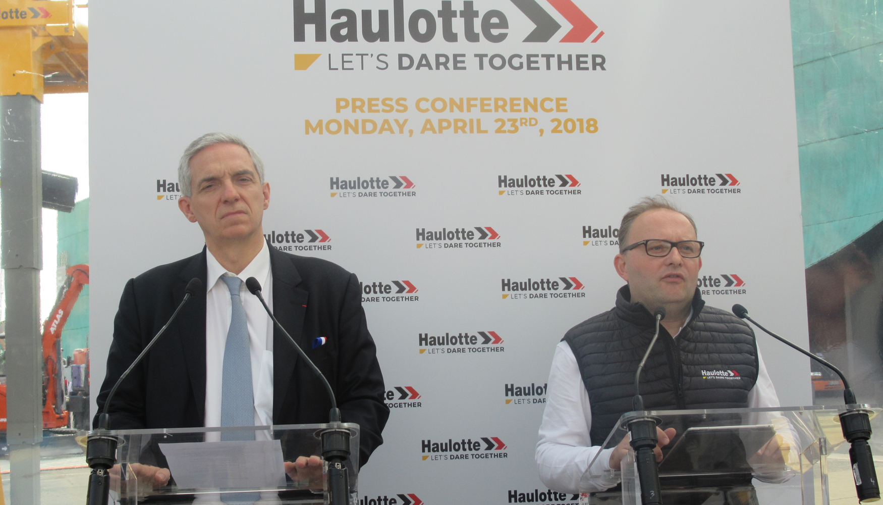 De izquierda a derecha: Alexandre Saubot, CEO de Haulotte Group, y Stphane Hubert, CSO de Haulotte Group, durante la rueda de prensa de Intermat...