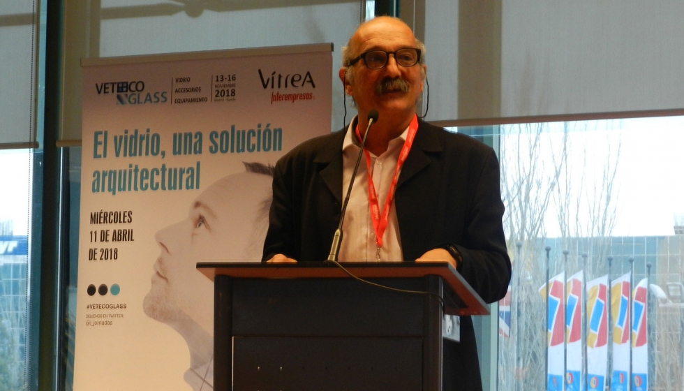 Agust Bulbena, arquitecto consultor en vidrio, durante su ponencia
