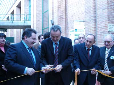 El Consejero de Medio Ambiente del Gobierno de Aragn, Alfredo Bon, cort la cinta en la inauguracin de Smagua 2008
