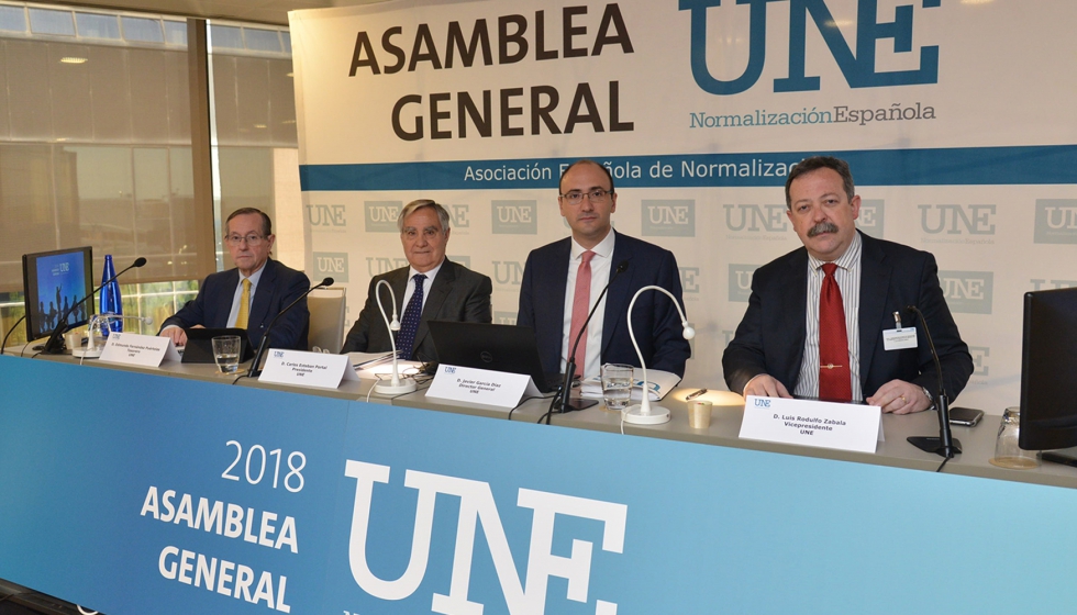 De izquierda a derecha, Edmundo Fernndez Purtolas, tesorero de UNE; Carlos Esteban Portal, presidente de UNE; Javier Garca Daz...
