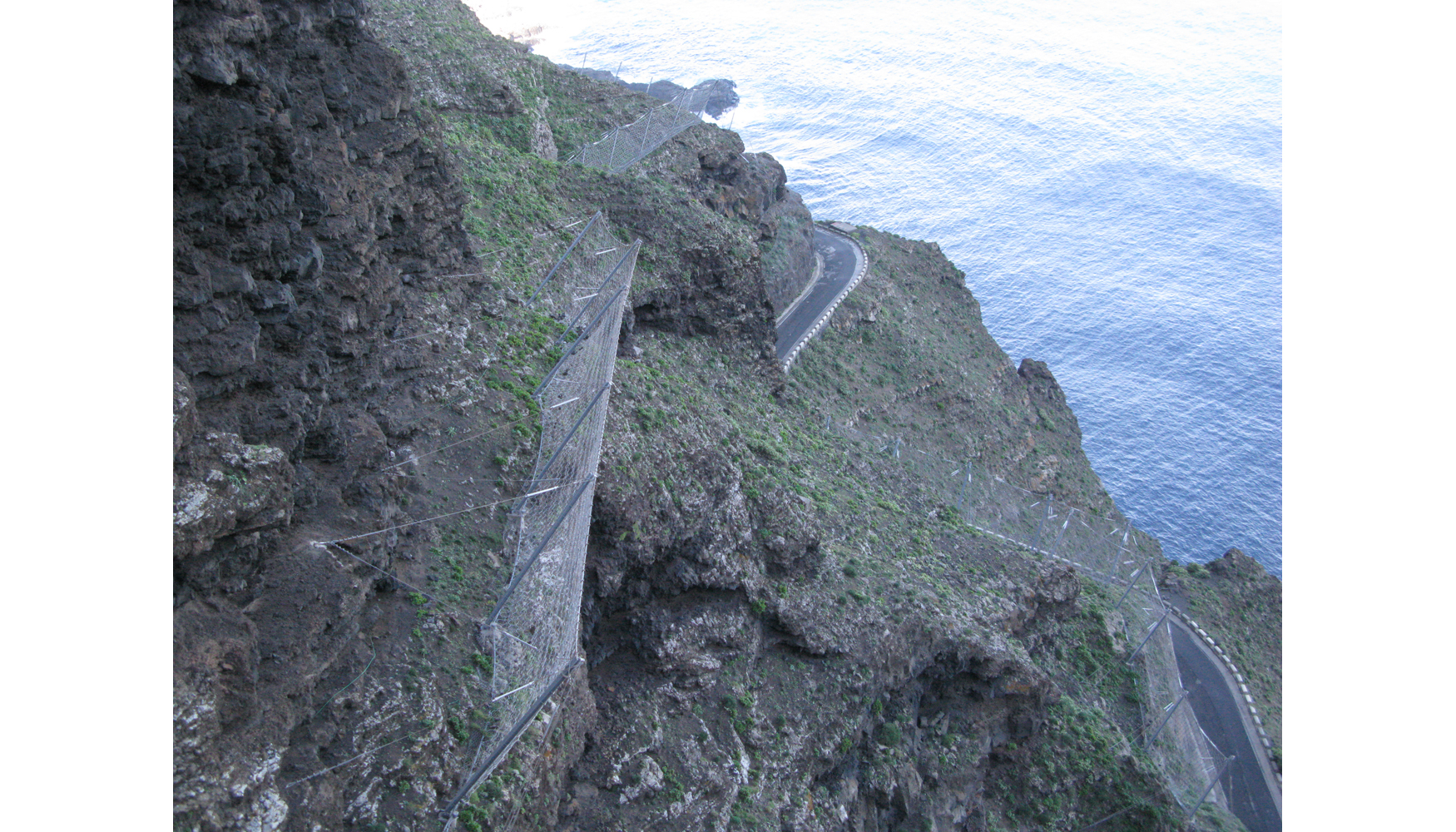 Figura 2. Situacin actual de instalaciones de barreras dinmicas situadas en la carretera insular TF 445, Tenerife, ejecutadas por v-traverca...