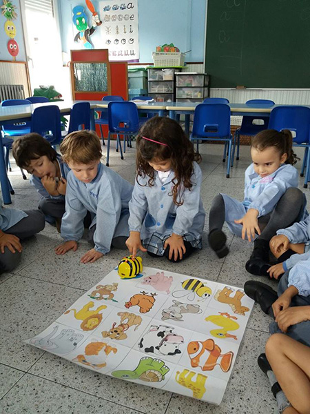El centro cuenta con Bee-Bots, robots educativos con forma de abeja programables para aprender robtica jugando