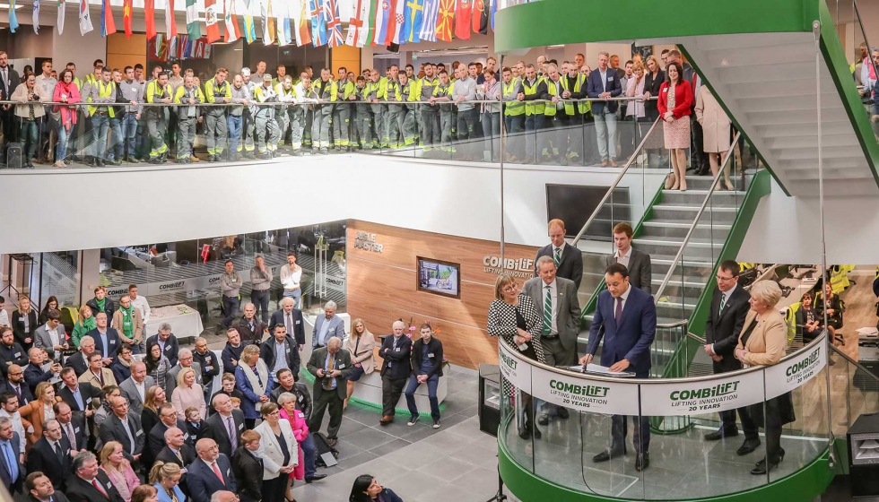 Leo Varadkar, Taoiseach (primer ministro) de Irlanda, particip en la inauguracin oficial de la nueva planta de Combilift...