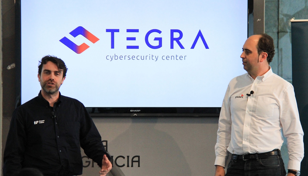 Juan Gonzlez (Gradiant), a la derecha, y Juan Elousa (ElevenPaths), a la izquierda, directores del Centro de Ciberseguridad de Galicia Tegra...