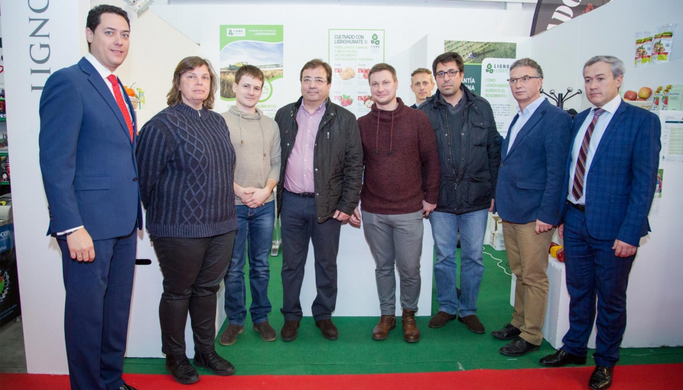 Personal de Ligno junto al presidente de Extremadura y el alcalde de Don Benito en la ltima edicin de Agro Expo