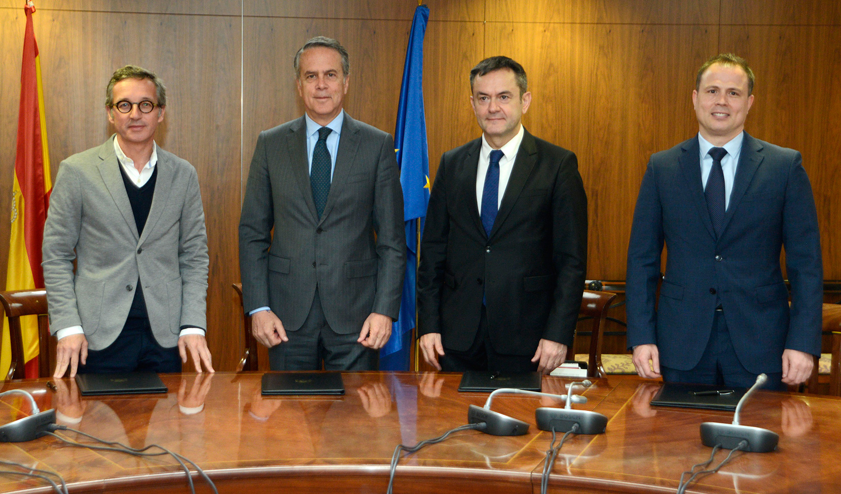 De izquierda a derecha: Jos Mara Lassalle, Jos Manuel Petisco, Jos Manuel Leceta y Alberto Hernndez, durante la firma del acuerdo...
