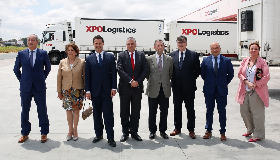 De izquierda a derecha, ​Vicente Gutirrez, director territorial de Andaluca de XPO Logistics en Espaa; Maria Carmen Clarisa Castreo...