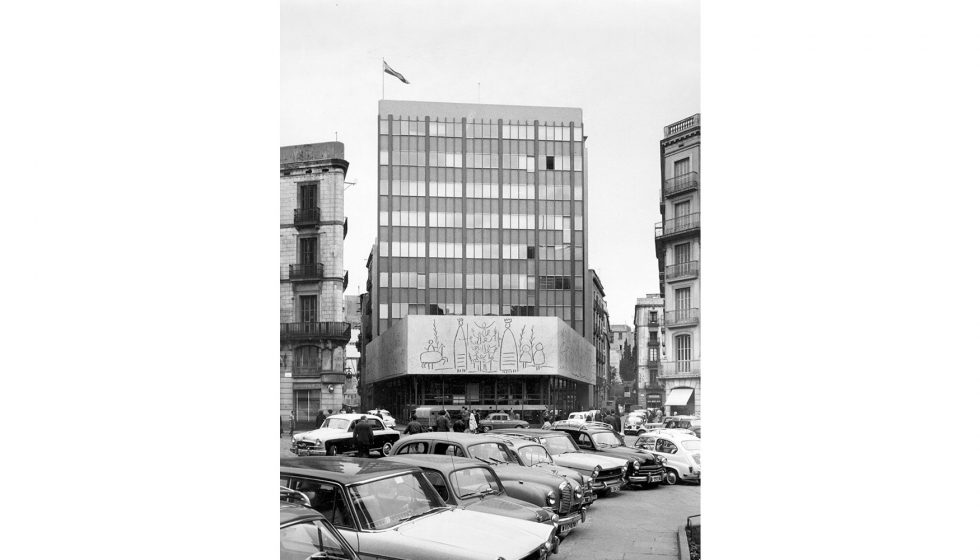 Imagen de la fachada original del COAC de Barcelona. Foto: Arxiu Histric del Col.legi d'Arquitectes de Catalunya