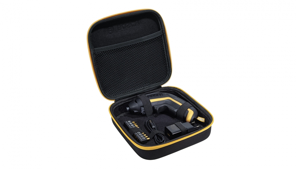 La versin IXO Black & Gold cuenta con un estuche de neopreno, cargador Micro USB y un set de 10 puntas