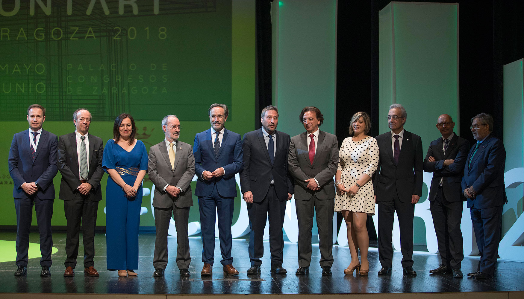 Foto de familia durante la clausura del evento con el consejero de Vertebracin del Territorio, Movilidad y Vivienda del Gobierno de Aragn...