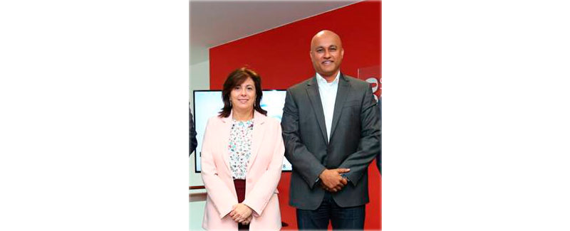 Rosa Garca, presidenta y CEO de Siemens Espaa, junto con Vinod Philip, CEO Mundial de la unidad de negocio de Service de Power and Gas...