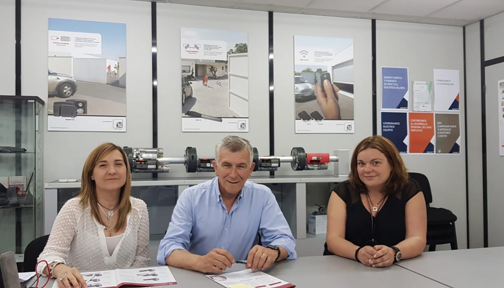 De izquierda a derecha, Mnica Pons, sales and marketing manager de Automatismos Pujol, Ramon Cirera...