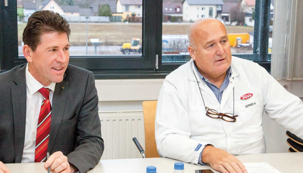 Helmut Plakolm, director de planta de Tann, junto a Helmut Gerner, director de Produccin de SPAR Marchtrenk