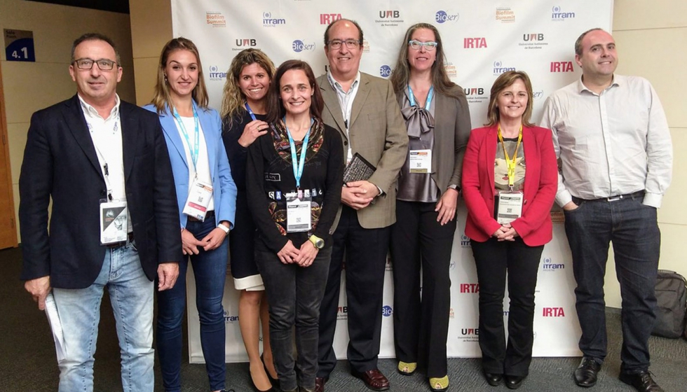 Foto de familia de los 11 ponentes de Barcelona Biofilm Summit