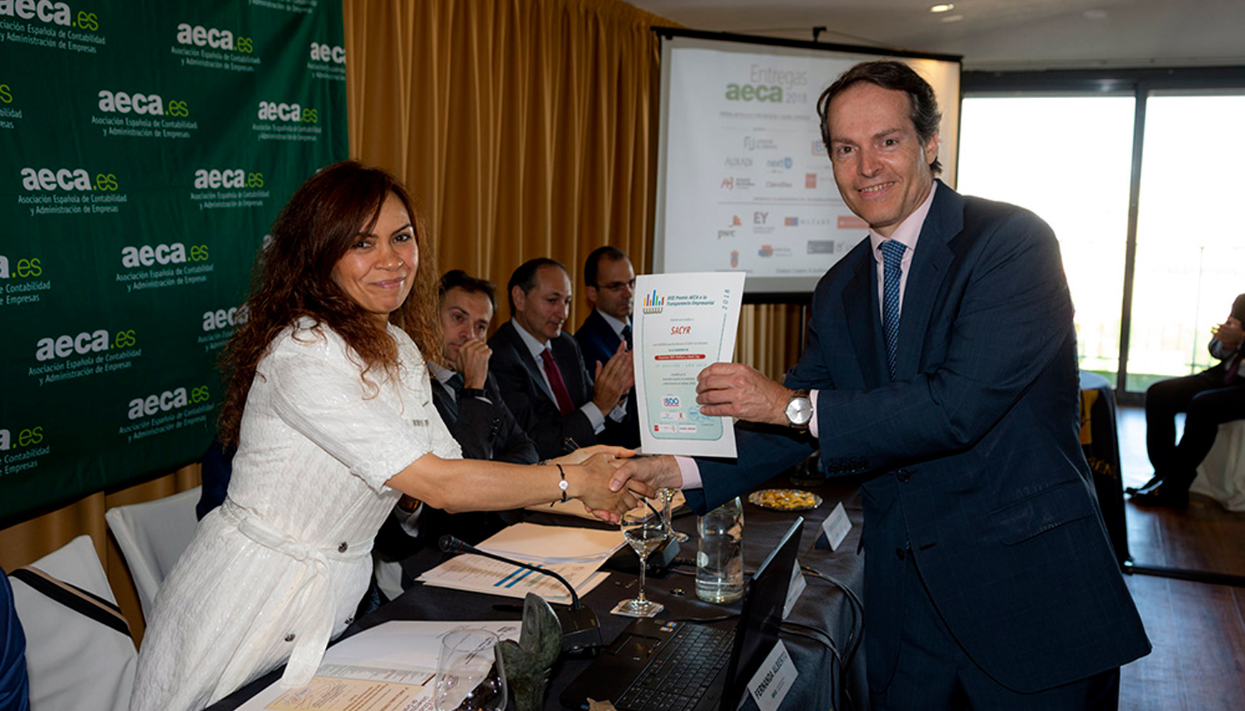 Carlos Mijangos, director general financiero de Sacyr, recogi este reconocimiento a la transparencia corporativa