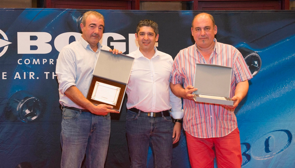 Juan Matas Lpez y Toms Ruiz Garca recibieron una placa en reconocimiento a sus 30 aos de dedicacin al aire comprimido...