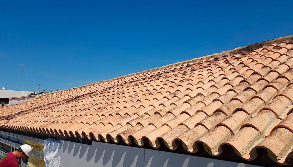El sistema Onduline Bajo Teja DRS ofrece una total impermeabilizacin y ventilacin del tejado garantizada por Onduline durante 30 aos...
