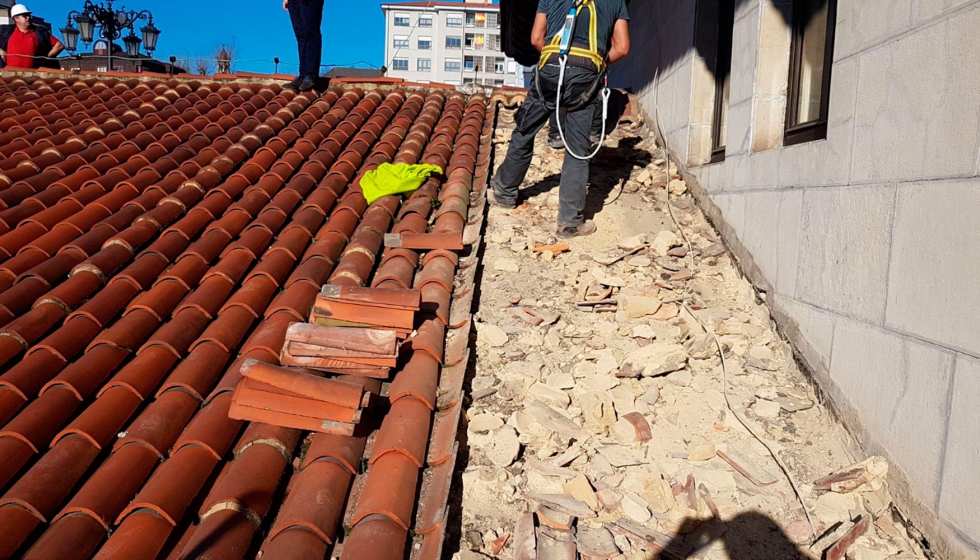 Las tareas de rehabilitacin del tejado han sido ejecutadas por la empresa instaladora La casa por el tejado...