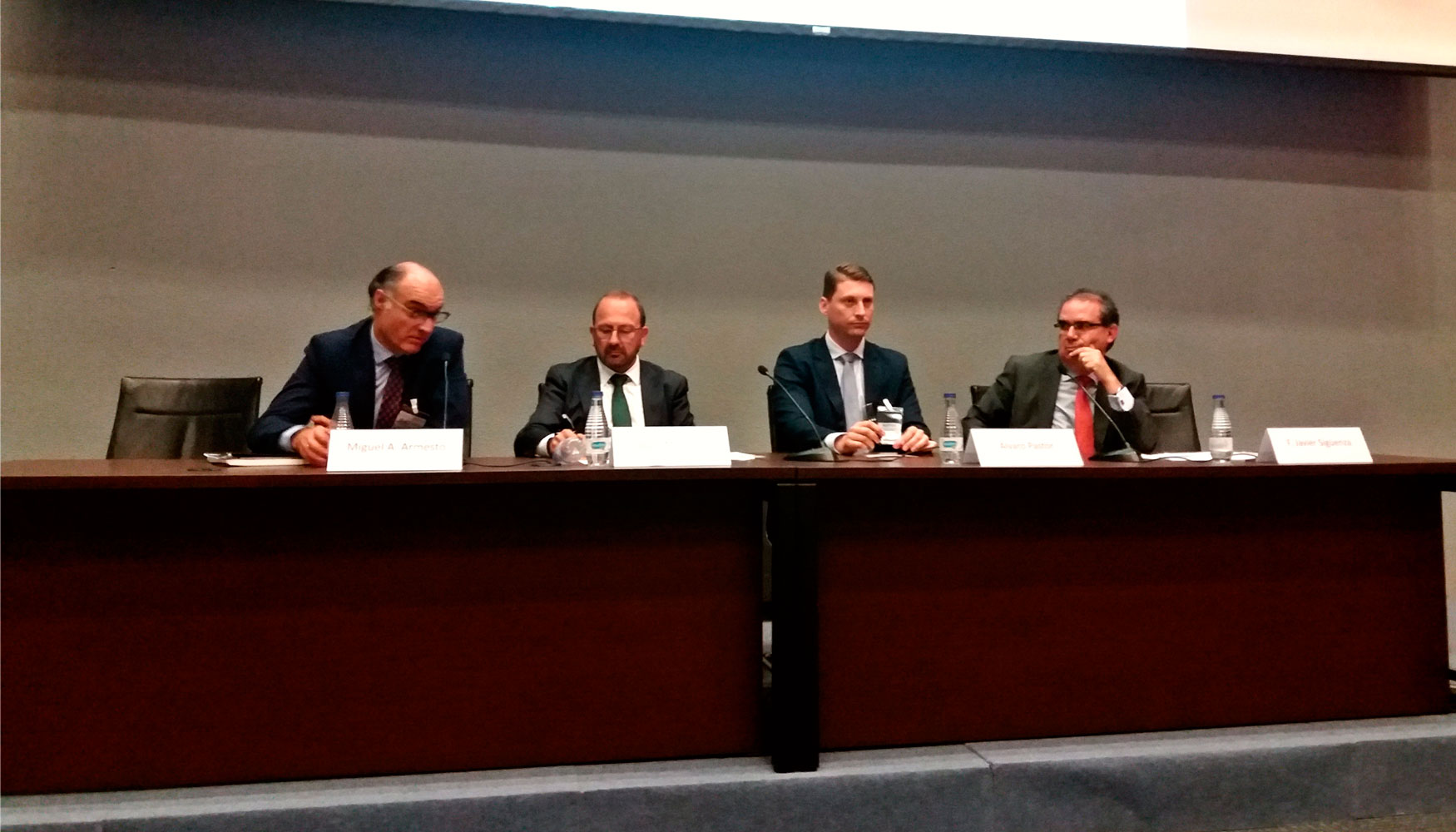 La mesa redonda sobre el nuevo contrato de eficiencia energtica cont con la participacin de Miguel ngel Armesto...