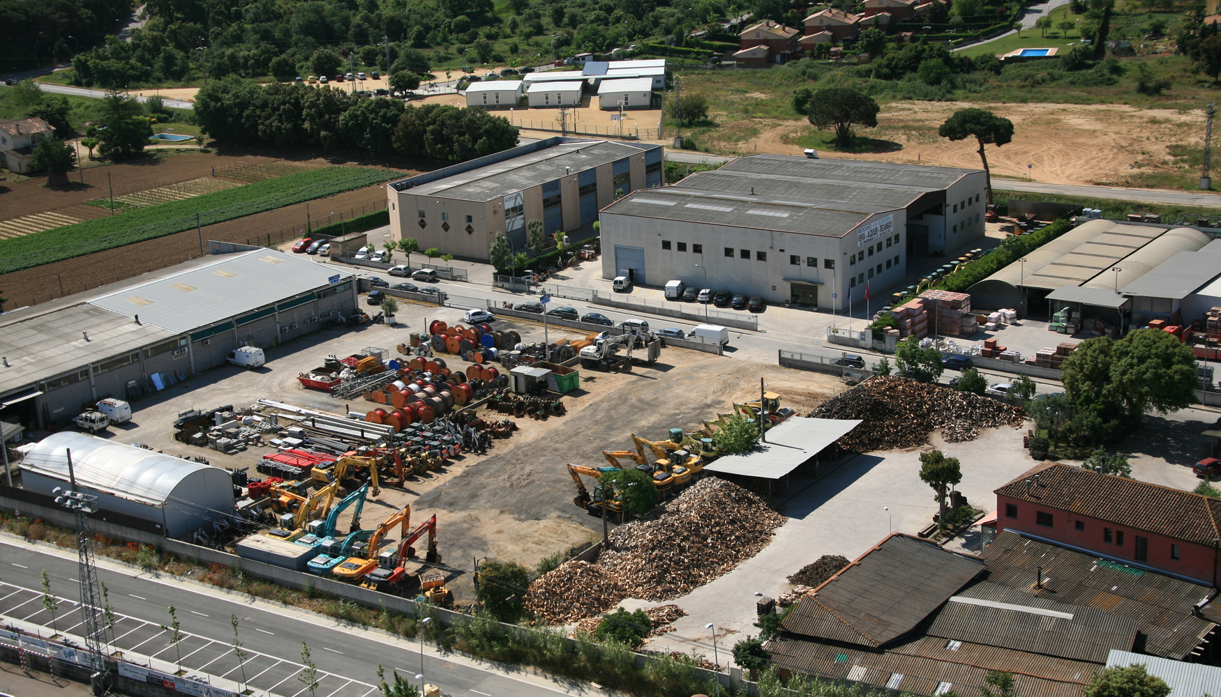 En sus instalaciones, el Grupo Moicano Rent cuenta con una completa flota de maquinaria lista para alquilar a los clientes...