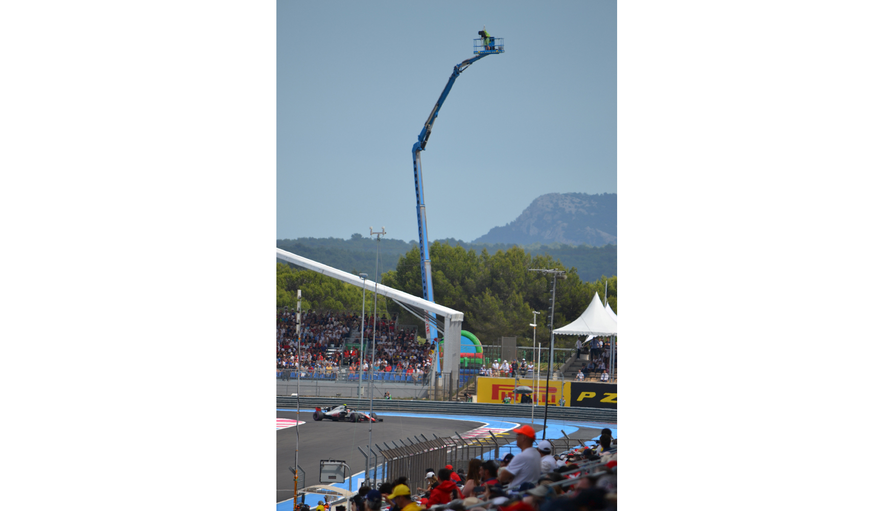 Plataforma Genie Z-135/70 en el legendario circuito de Castellet