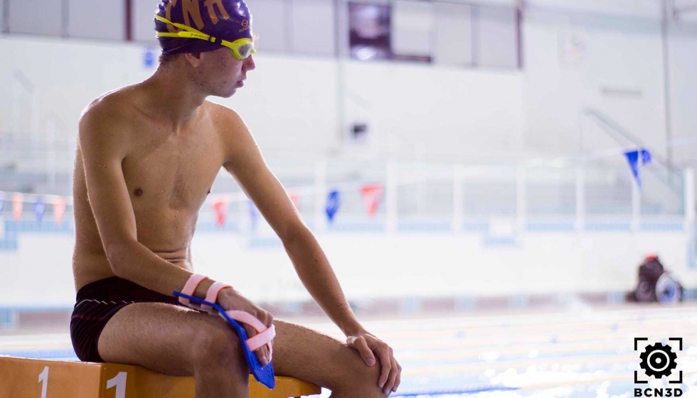 El nadador Pedro con su aleta de natacin personalizada impresa en 3D