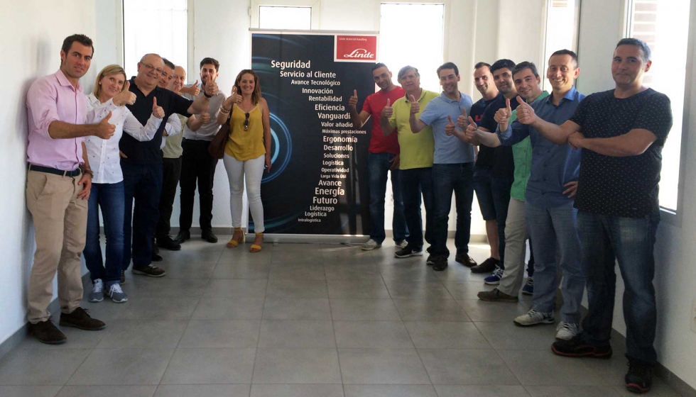 Parte del equipo Linde de Andaluca Oriental, durante los trabajos de remodelacin de las instalaciones de Granada