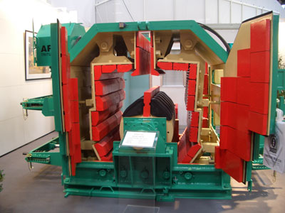 The mill sandbox PISCES 3000 RPE is one of the machines presented in the fair