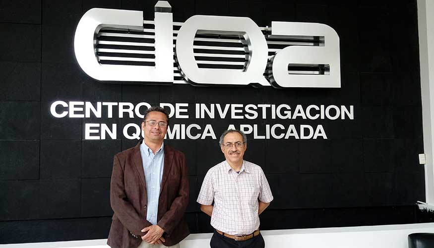 De izq. a dcha.: Dr.Carlos Alberto Ávila Orta y Dr. Enrique Saldvar Guerra