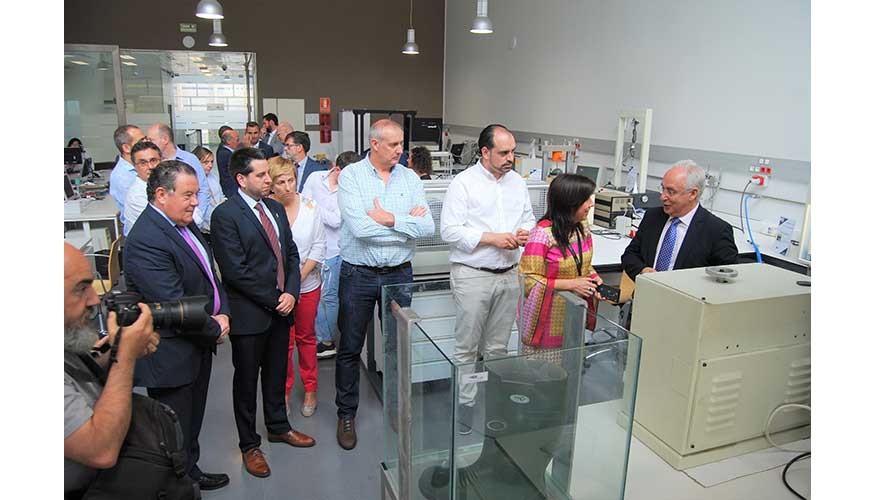 El acto de entrega de la certificacin cont con la presencia del presidente del Gobierno de La Rioja, Jos Ignacio Ceniceros (derecha de la imagen)...