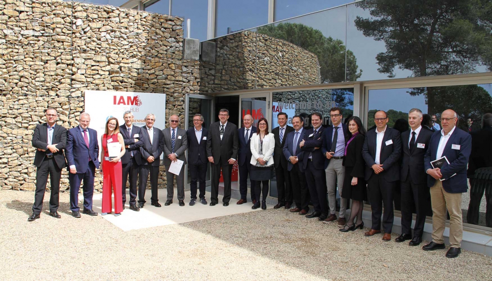 Miembros del IAM 3D Hub junto con las autoridades presentes en la inauguracin